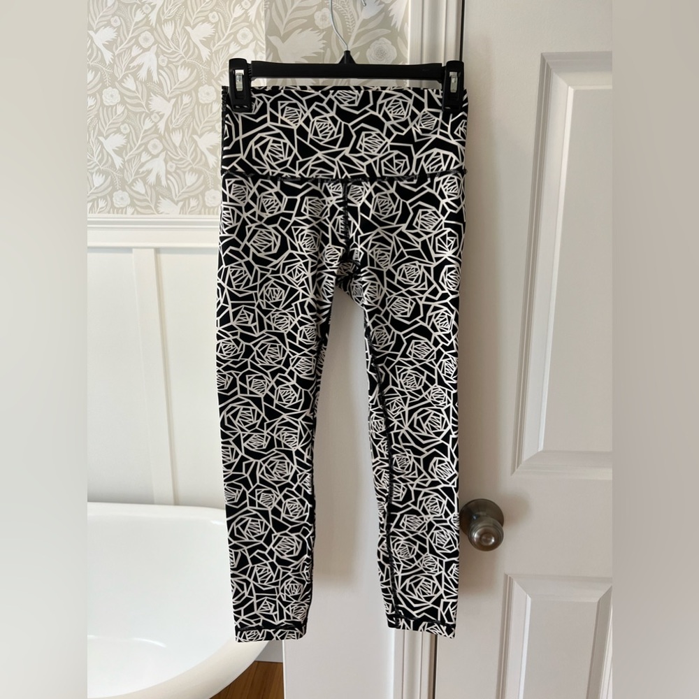 Lululemon leggings size 6